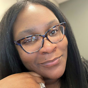 Meet your Posher, Adrienne